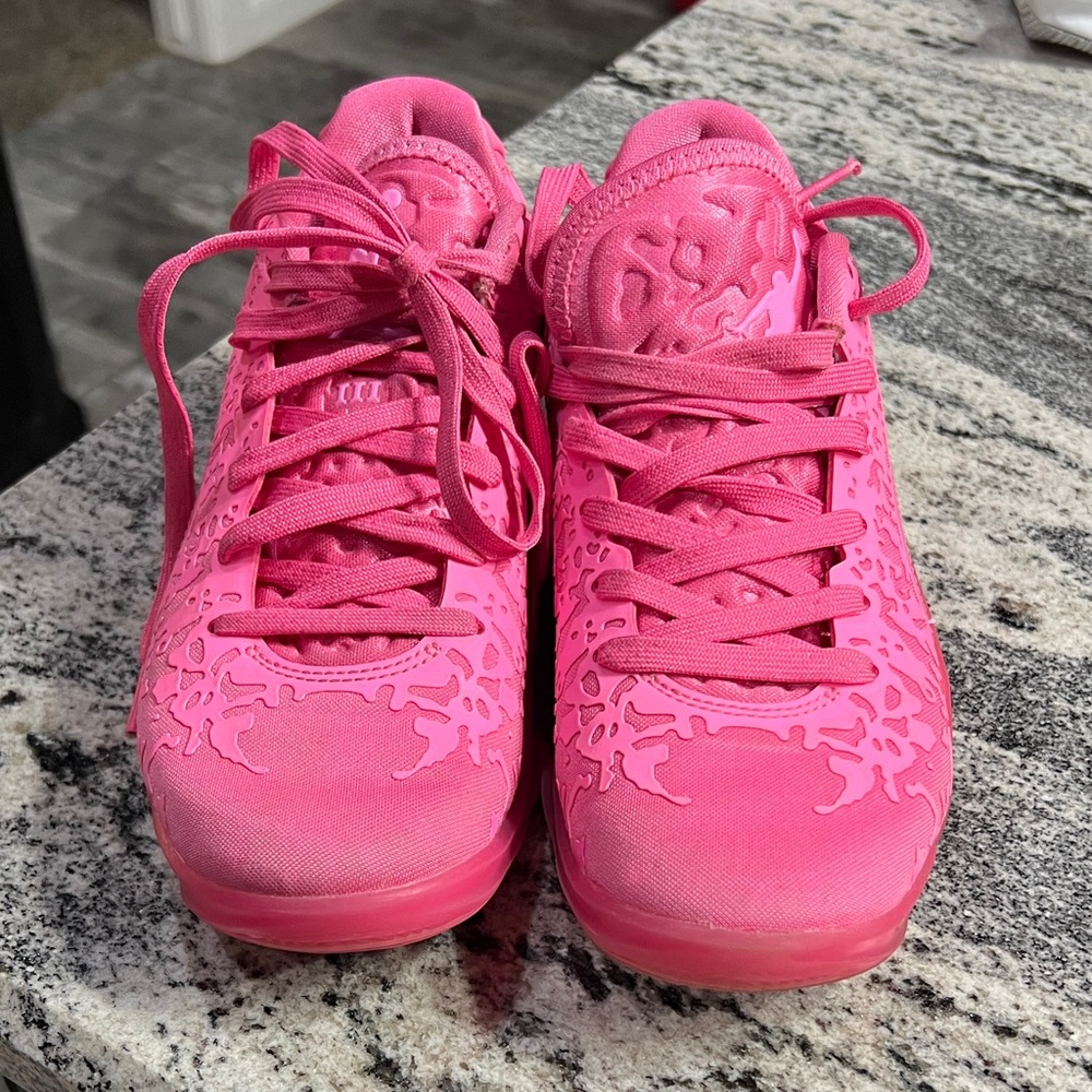 Jordan Kids Sneakers in Vibrant Pink